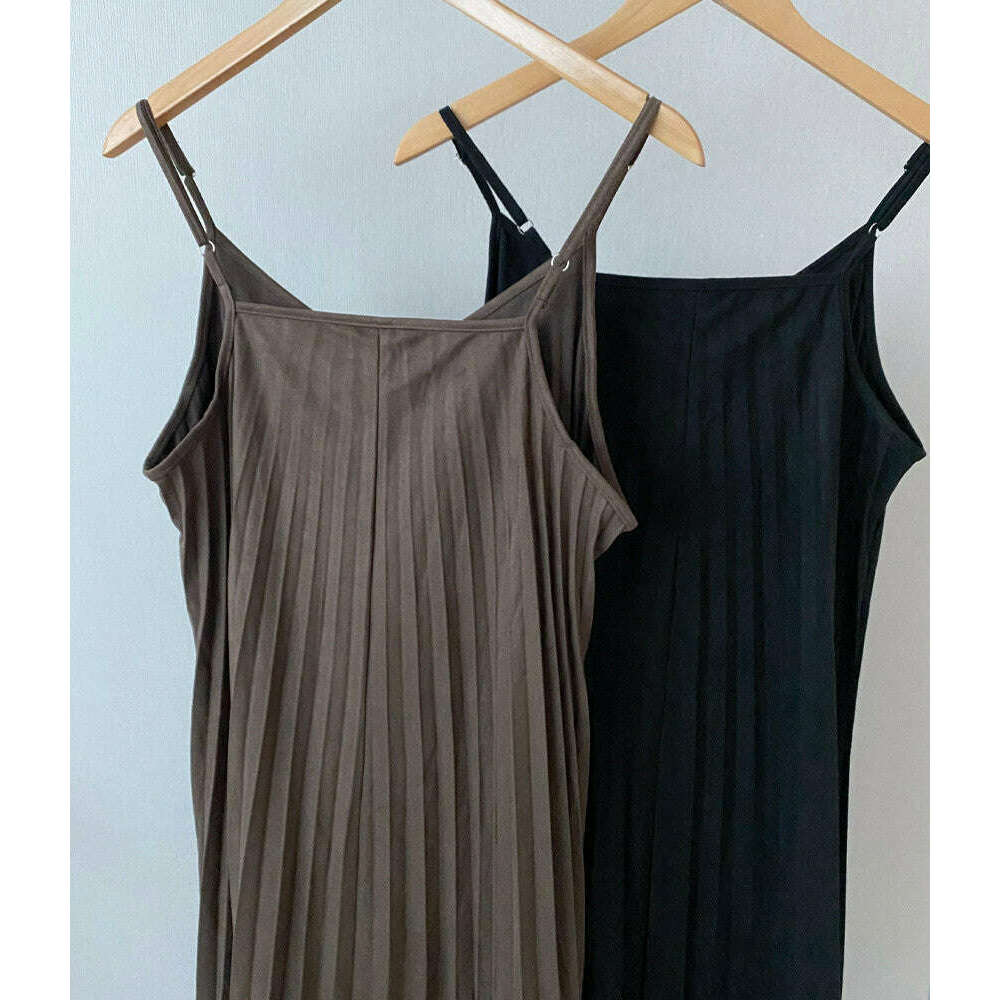 MUMMY.cc:吊帶百褶收腰綁帶連身裙