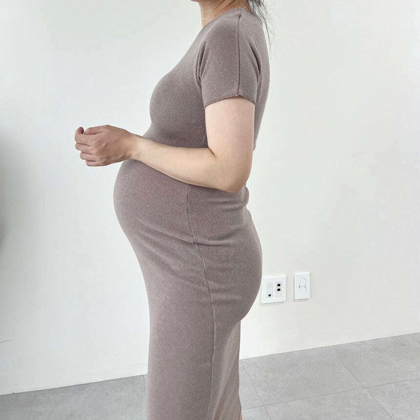 MUMMY.cc:短袖彈性V領修身連身裙