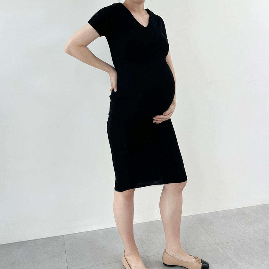 MUMMY.cc:短袖彈性V領修身連身裙
