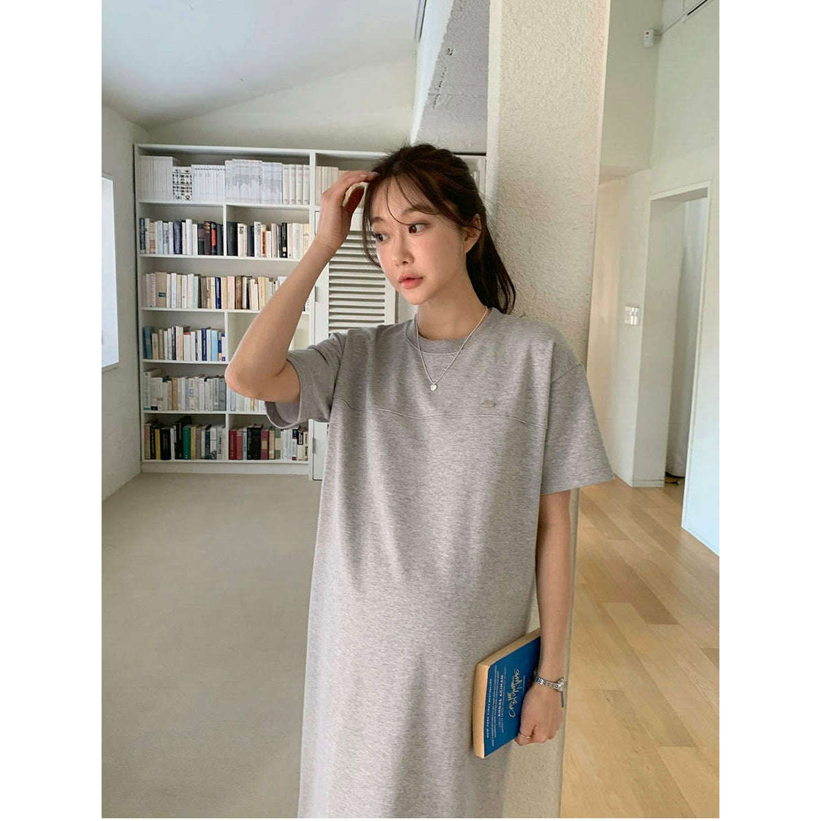 MUMMY.cc:圓領素色側開衩連身裙