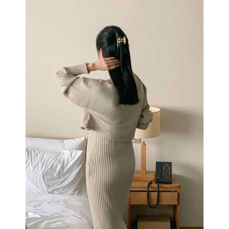 MUMMY.cc:針織吊帶V領連身裙兩件套