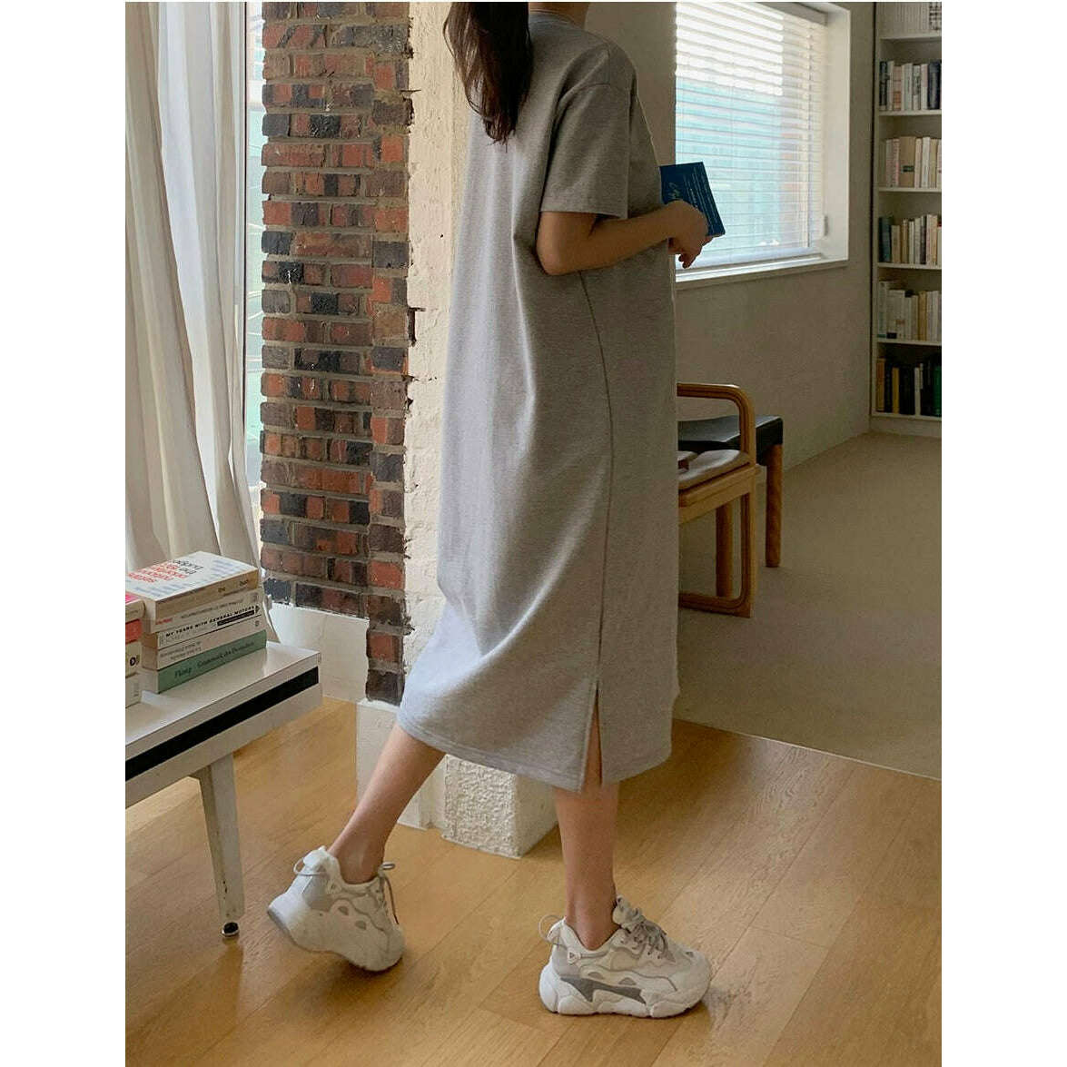 MUMMY.cc:圓領素色側開衩連身裙