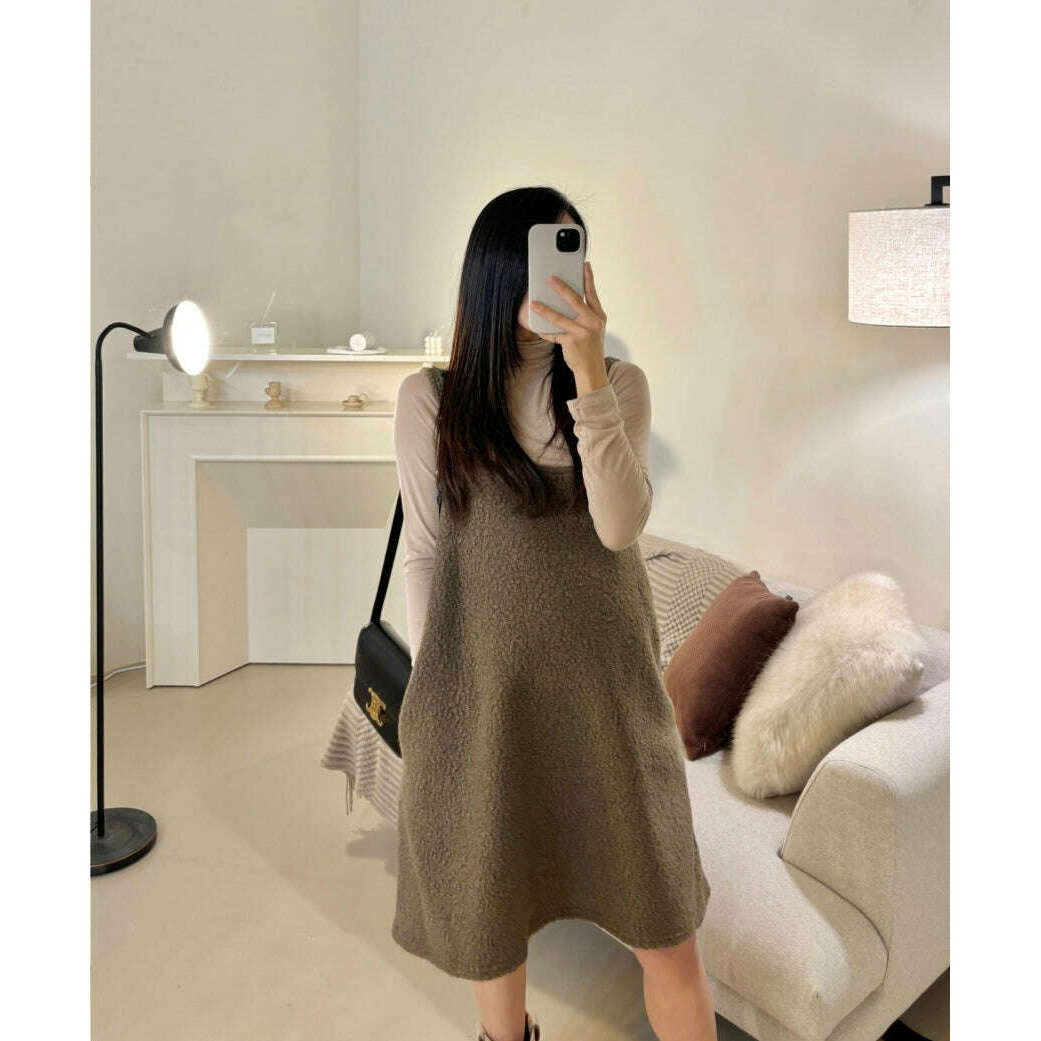 MUMMY.cc:毛呢方領吊帶背心連身短裙