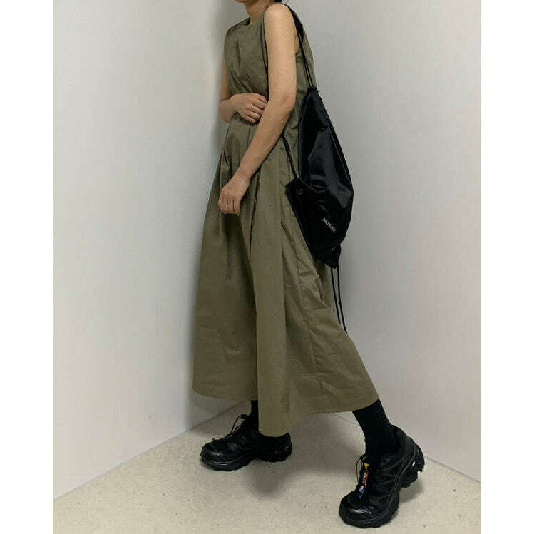 MUMMY.cc:圓領壓褶背心連身裙