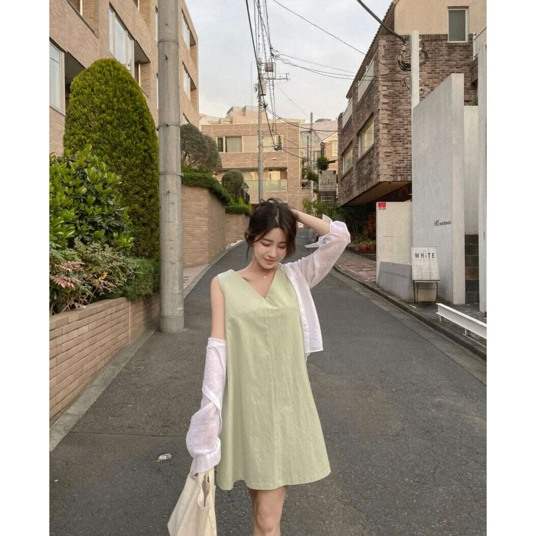 MUMMY.cc:V領亞麻背心喇叭短裙