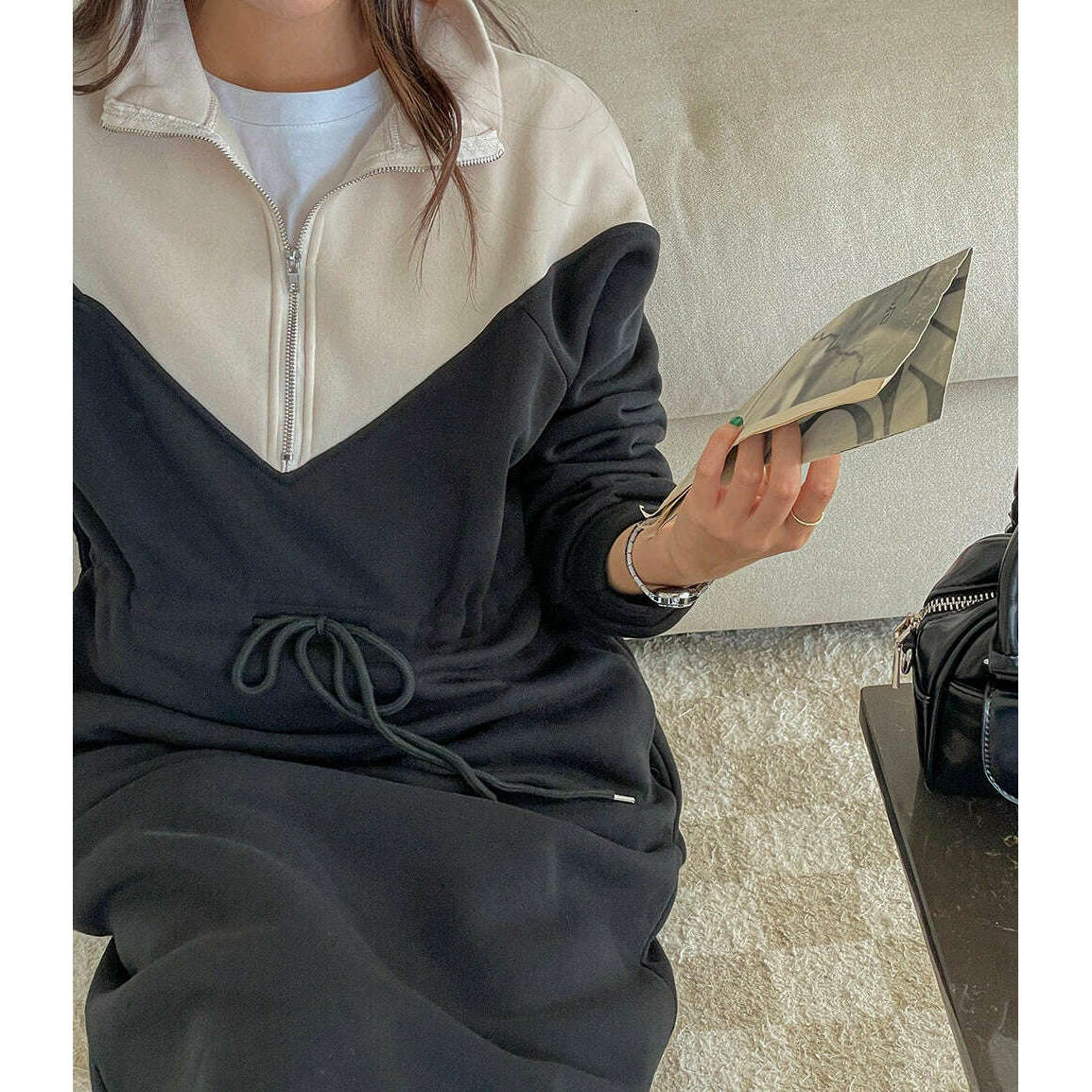 MUMMY.cc:拼色半拉鏈腰繩內絨連身裙