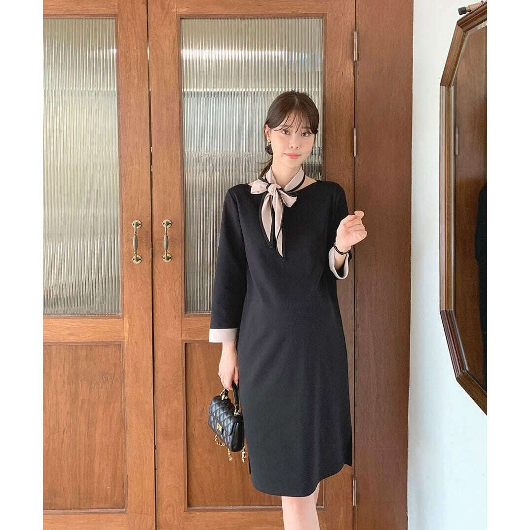 MUMMY.cc:簡約撞色帶方巾連身裙