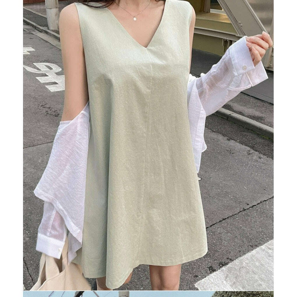 MUMMY.cc:V領亞麻背心喇叭短裙