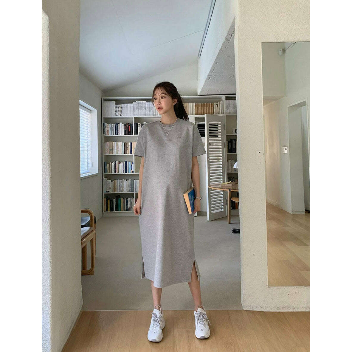 MUMMY.cc:圓領素色側開衩連身裙