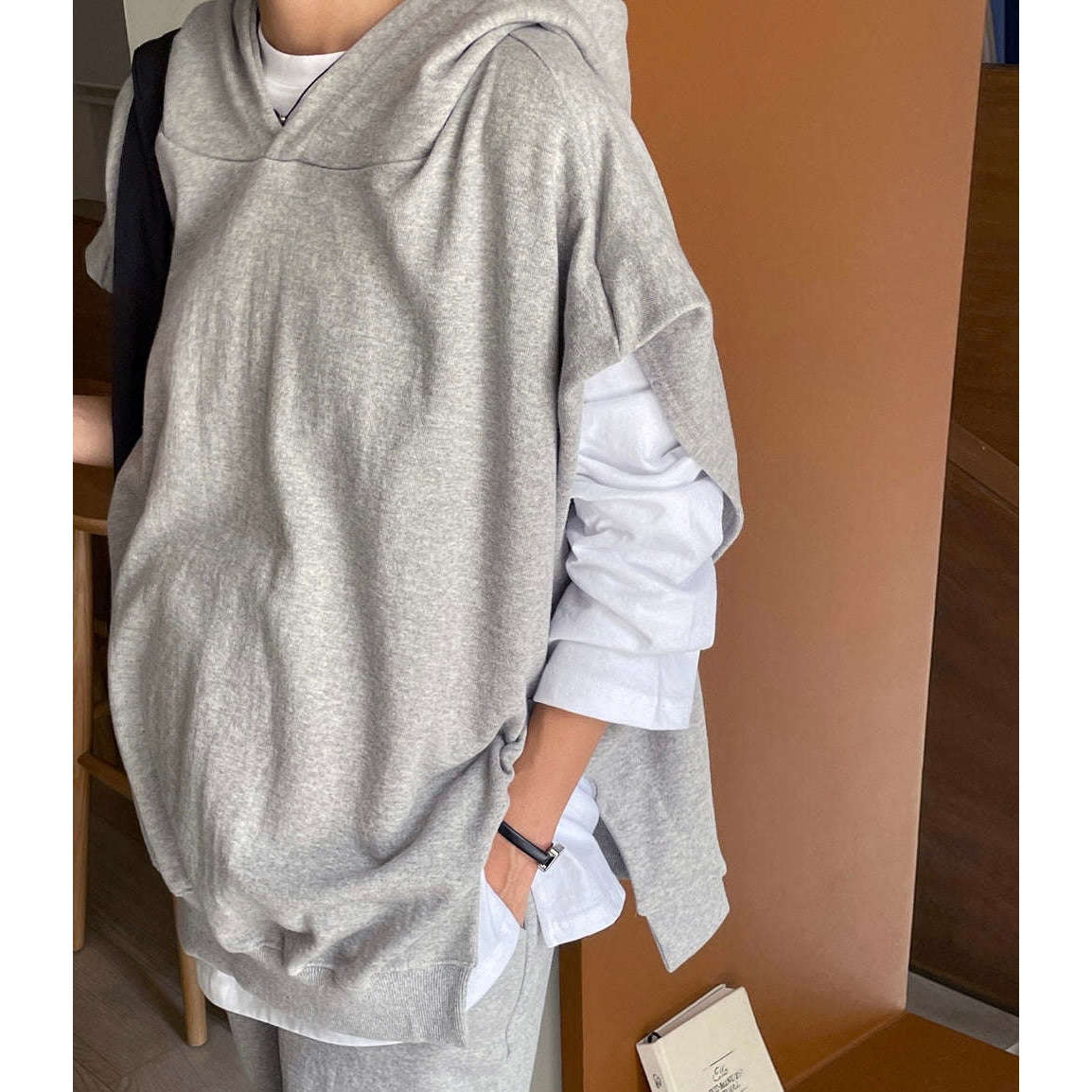 MUMMY.cc:休閒風舒適無袖連帽衛衣