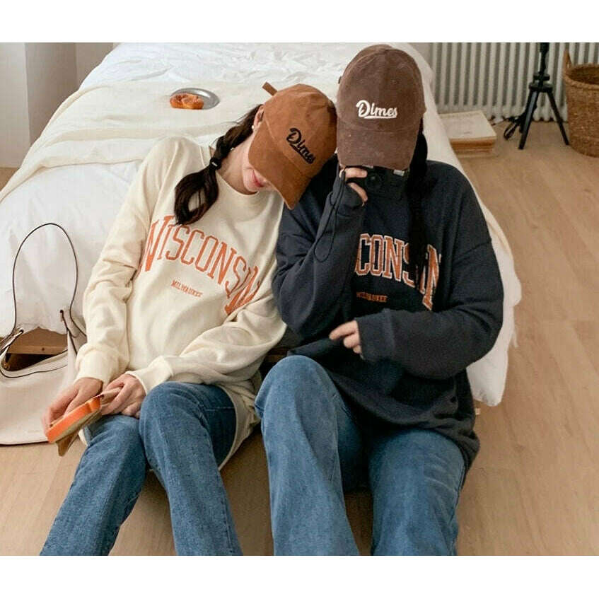 MUMMY.cc:Wisconsin loose fit sweater