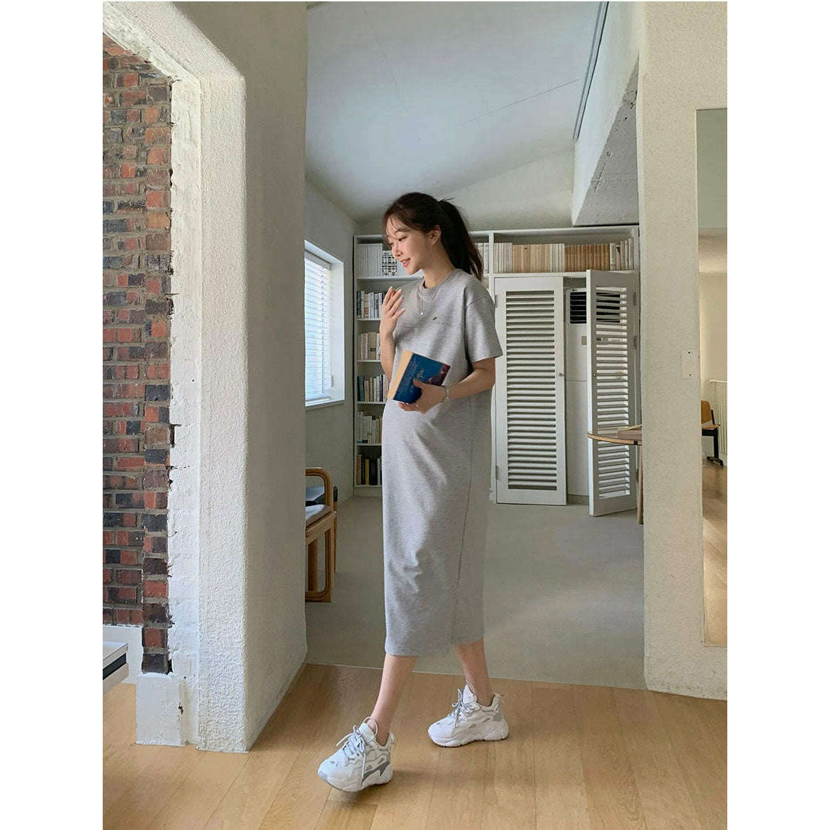 MUMMY.cc:圓領素色側開衩連身裙