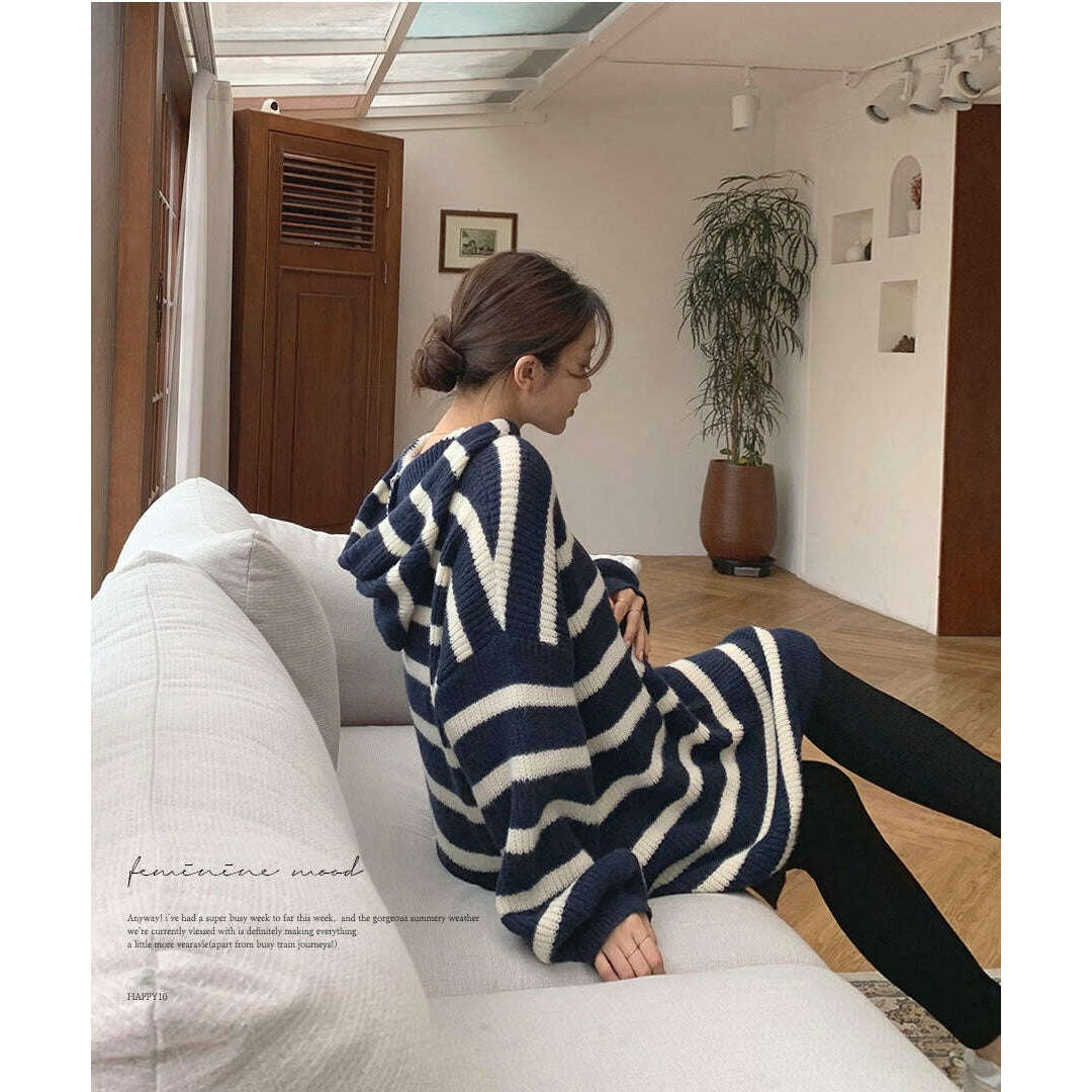 MUMMY.cc:Hood knit stripe casual one-piece