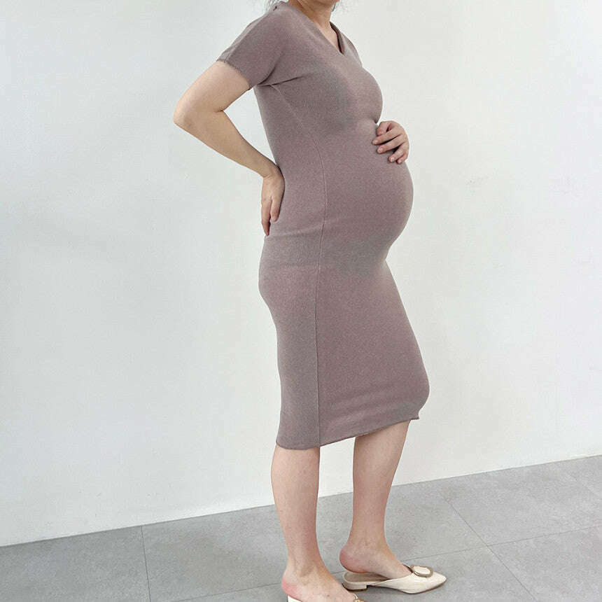 MUMMY.cc:短袖彈性V領修身連身裙