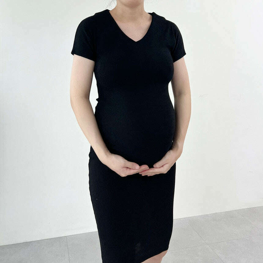 MUMMY.cc:短袖彈性V領修身連身裙