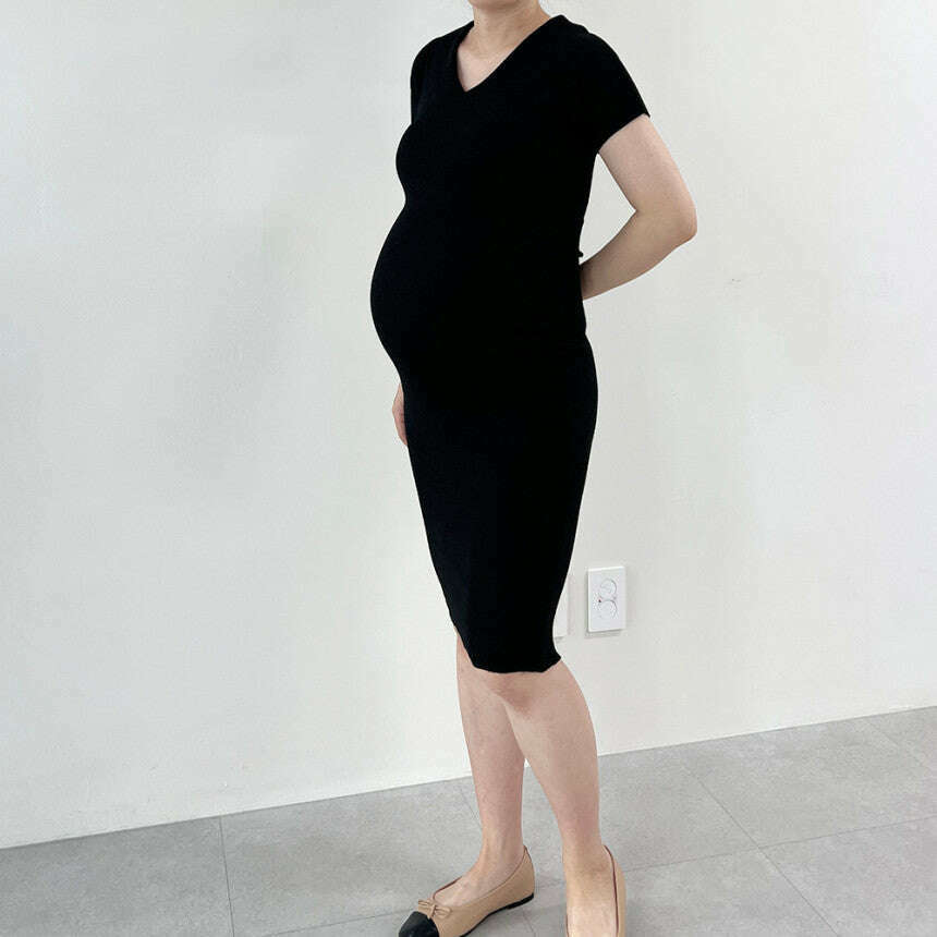 MUMMY.cc:短袖彈性V領修身連身裙