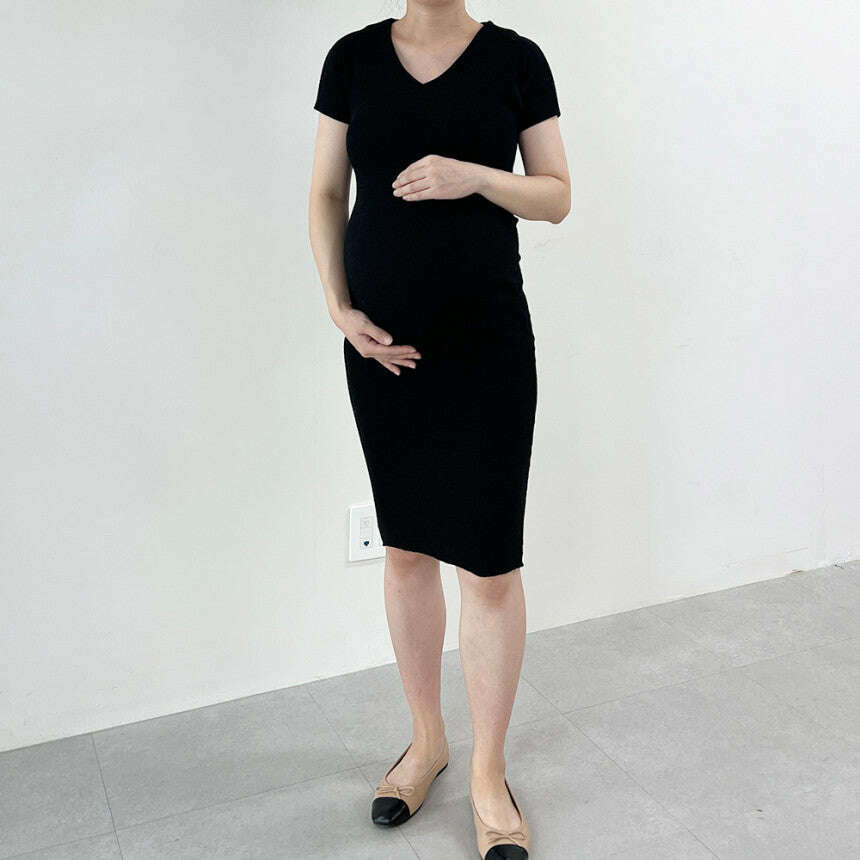 MUMMY.cc:短袖彈性V領修身連身裙