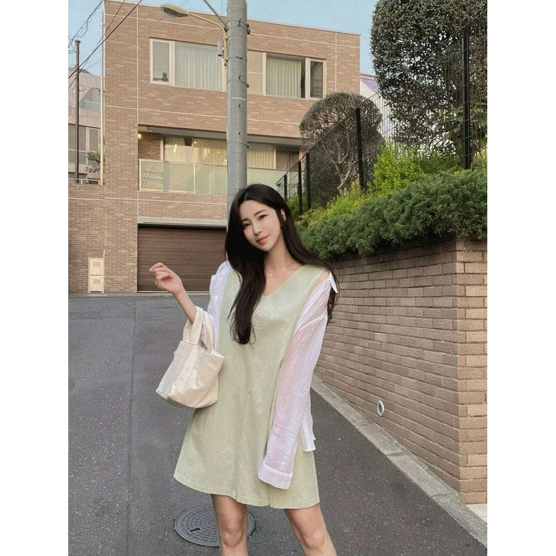 MUMMY.cc:V領亞麻背心喇叭短裙