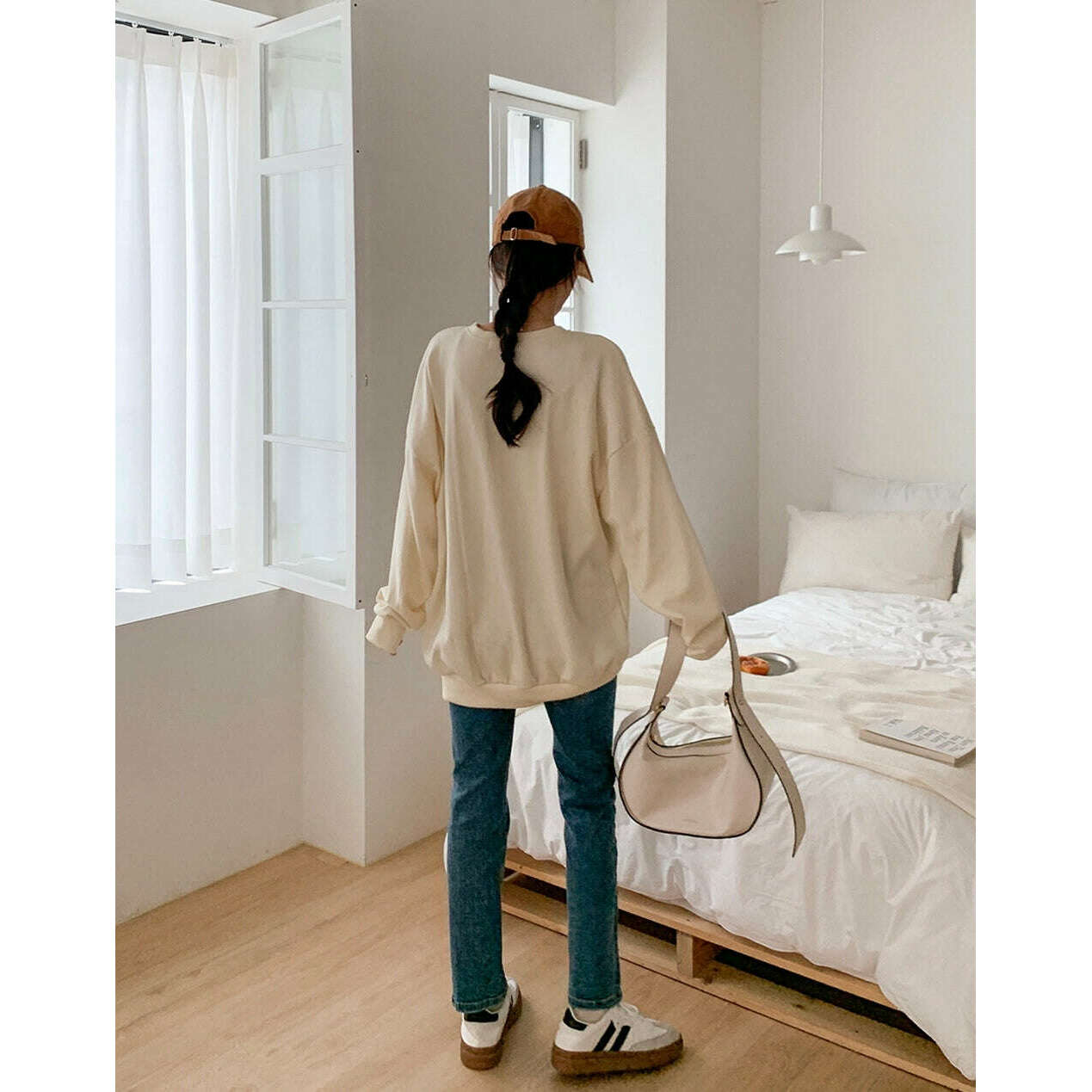 MUMMY.cc:Wisconsin loose fit sweater