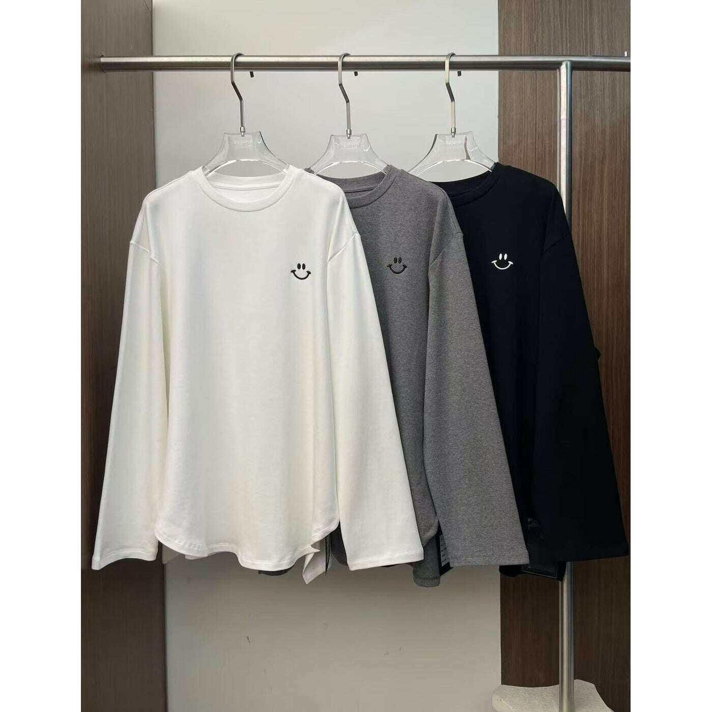 MUMMY.cc:微笑刺繡寬鬆內絨上衣