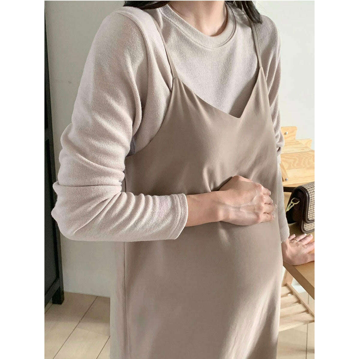 MUMMY.cc:秋季V領吊帶連身裙