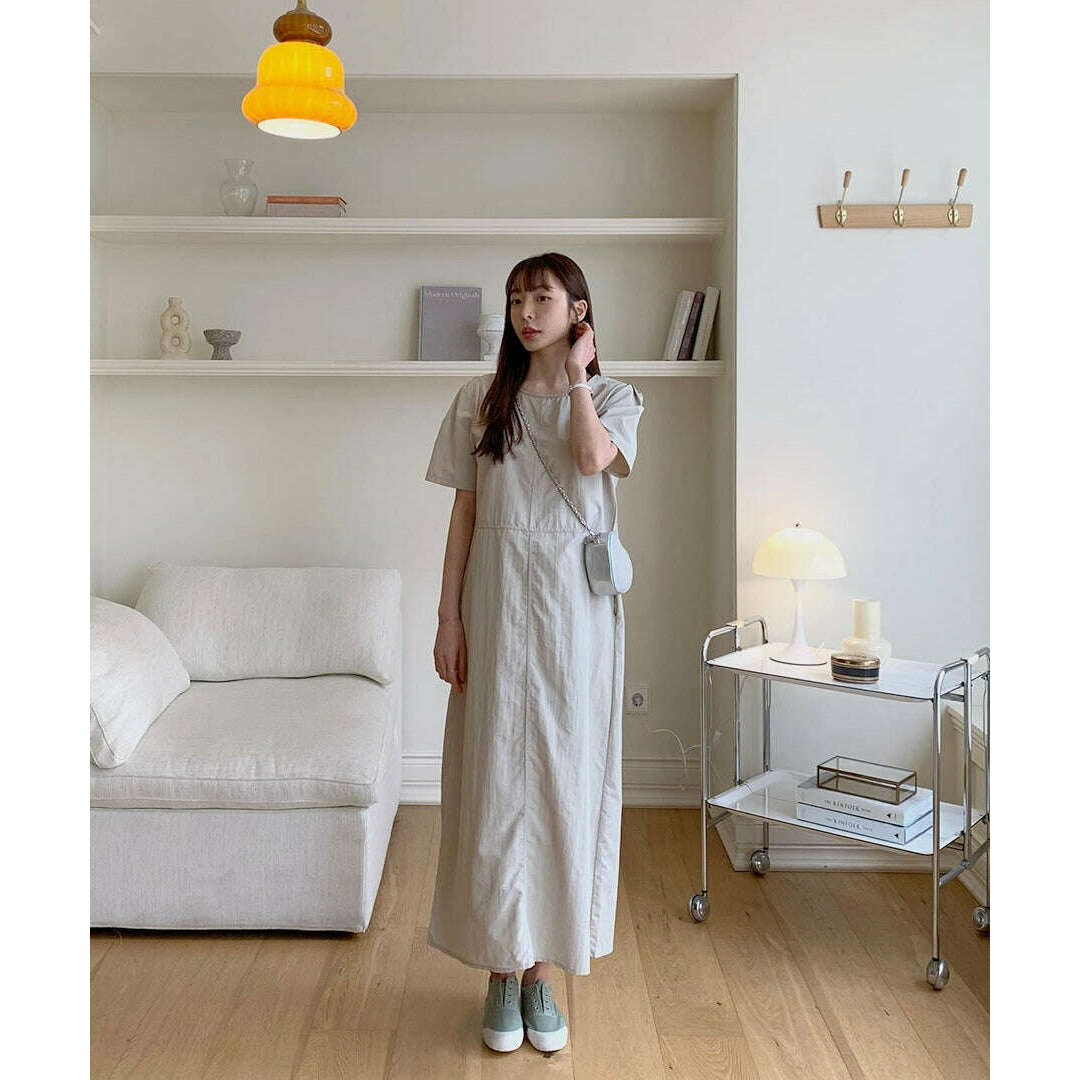 MUMMY.cc:夏季新款圓領純色連身裙