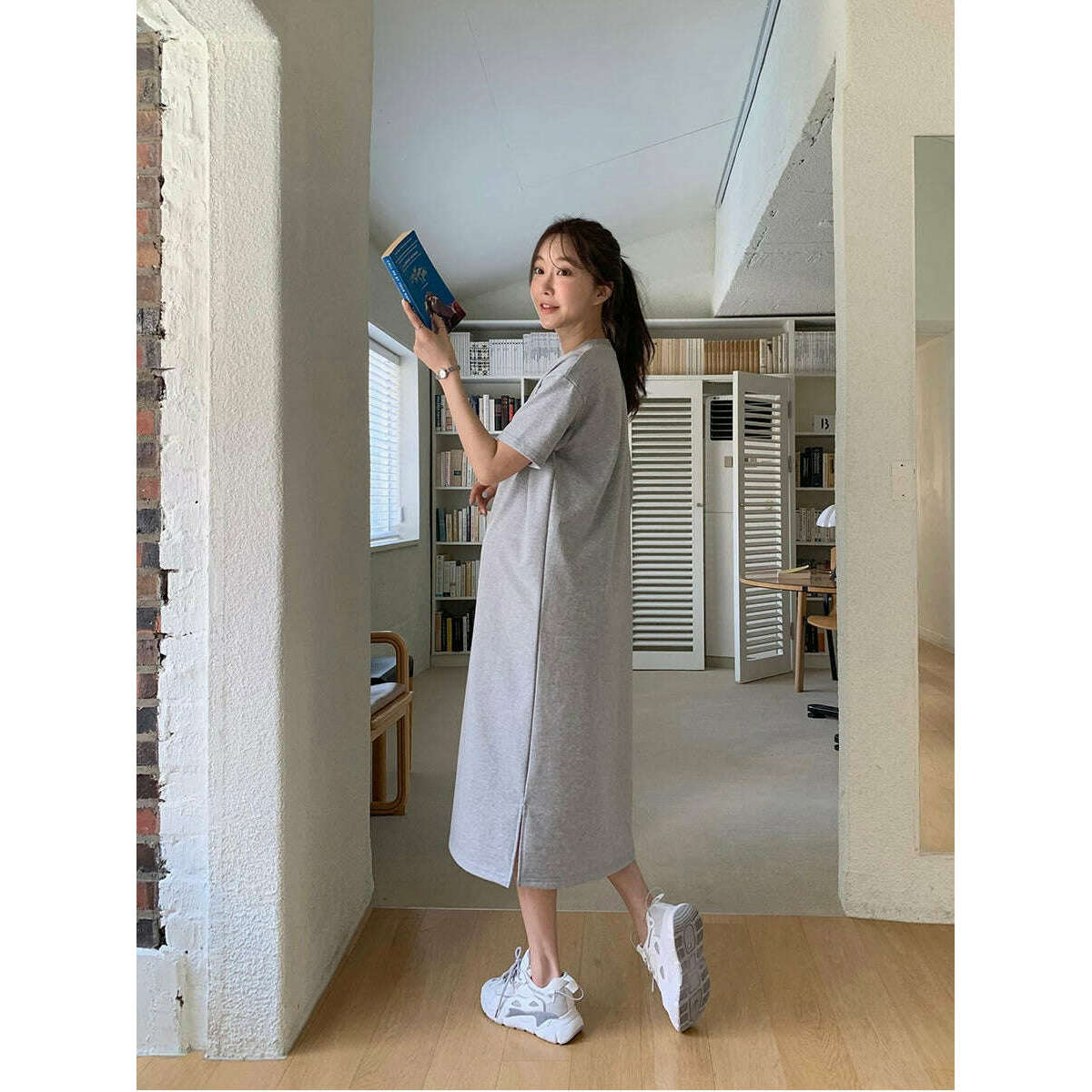 MUMMY.cc:圓領素色側開衩連身裙