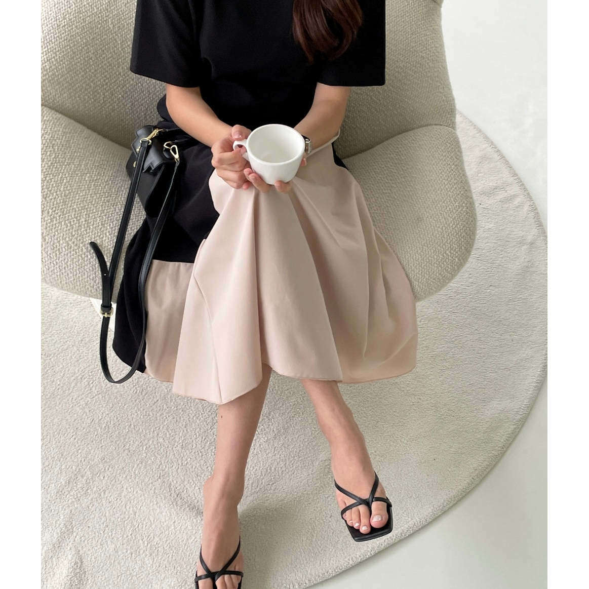MUMMY.cc:優雅無皺撞色拼接連身裙