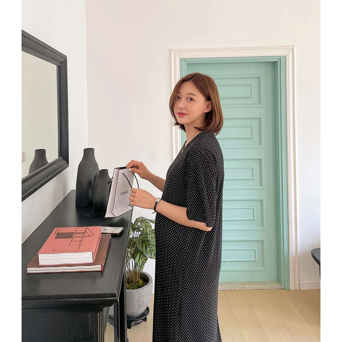 MUMMY.cc:圓領波點側開衩短袖連身裙