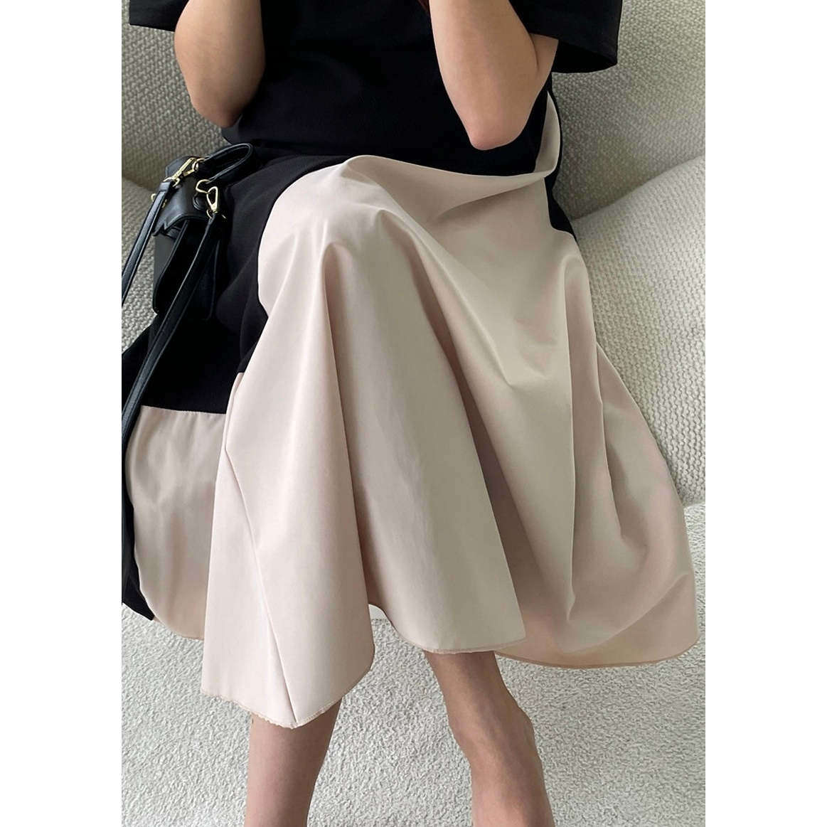 MUMMY.cc:優雅無皺撞色拼接連身裙