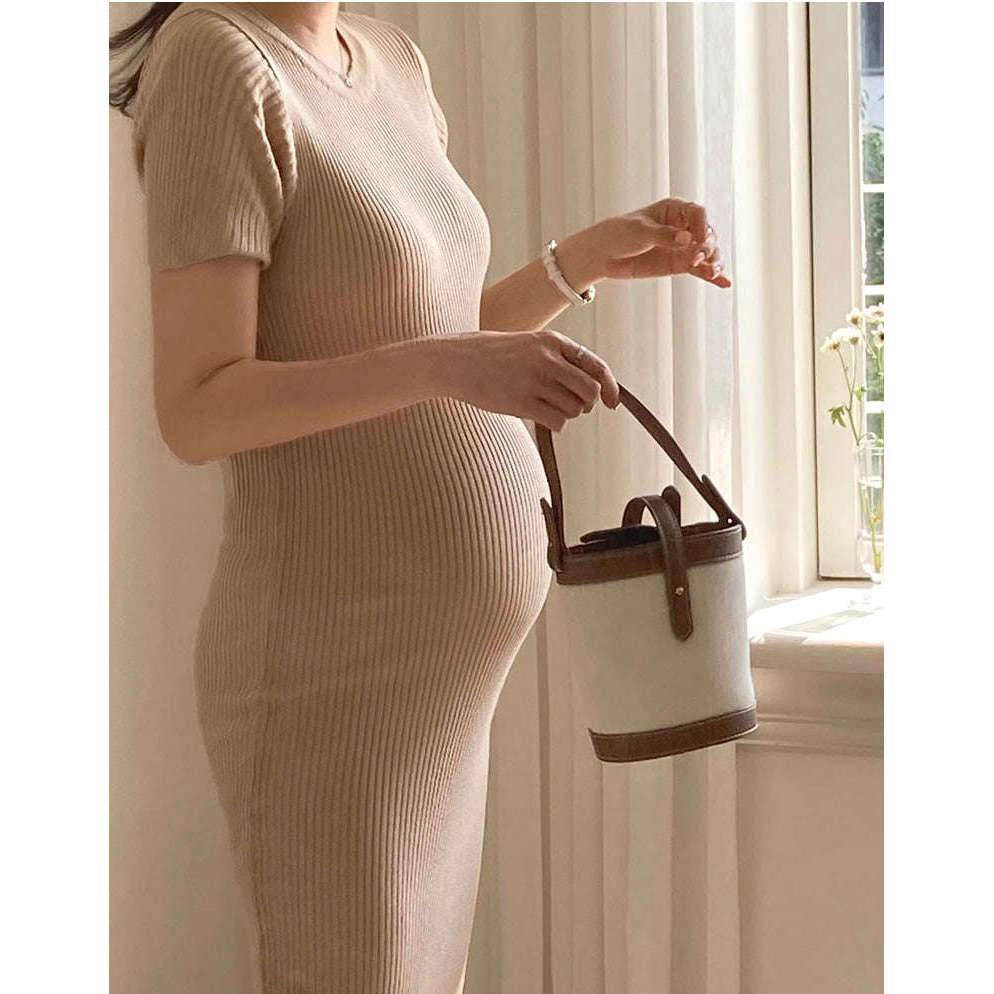 MUMMY.cc:短袖圓領後衩孕婦針織連身裙