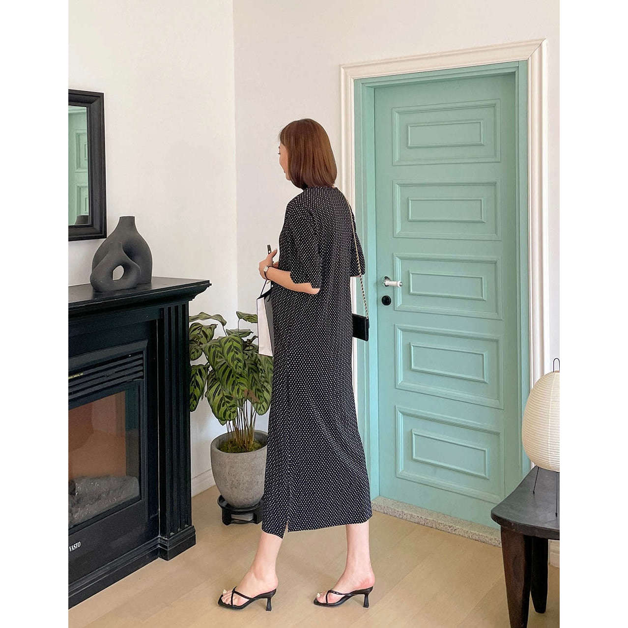 MUMMY.cc:圓領波點側開衩短袖連身裙