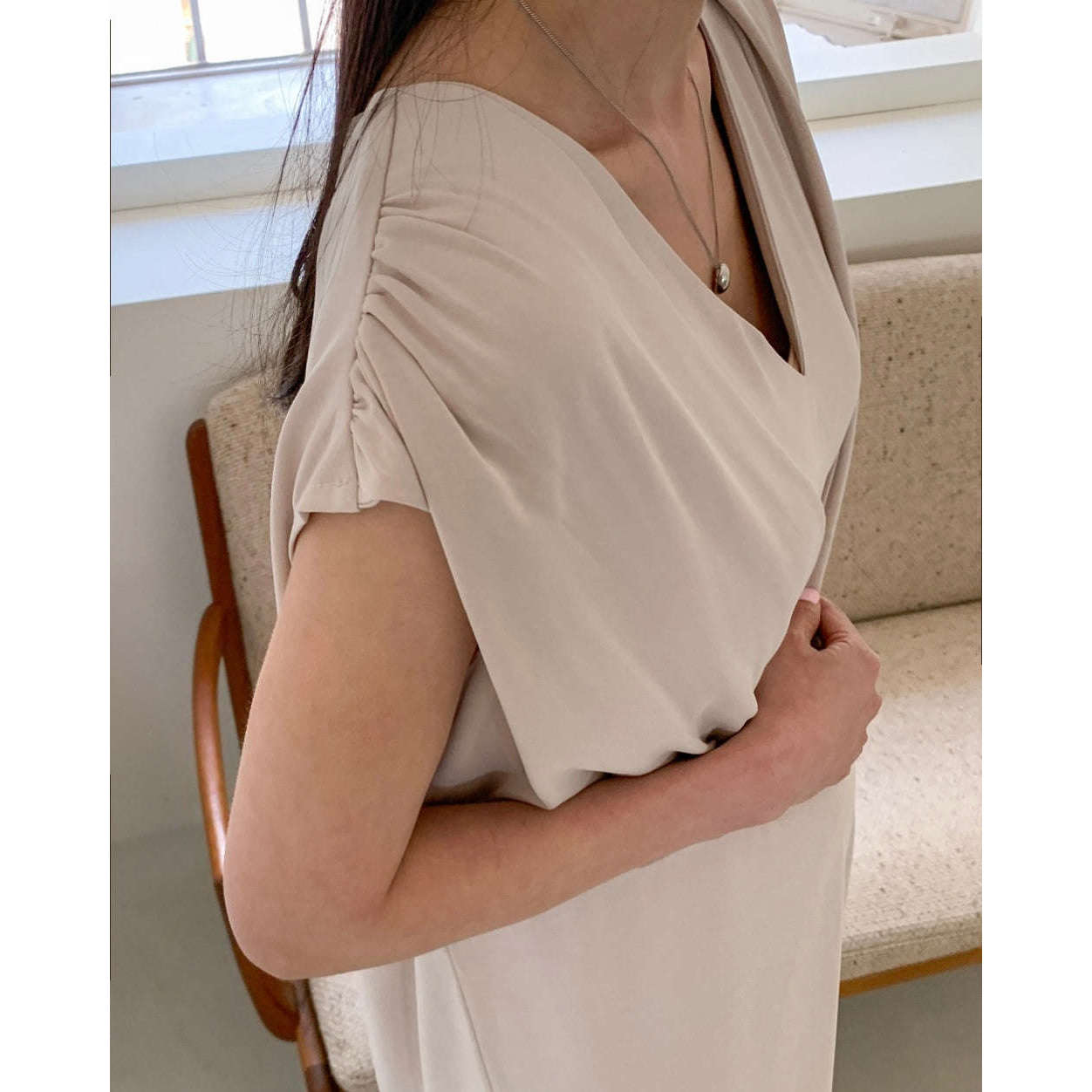 MUMMY.cc:V領莫代爾綁帶修身褶皺裙