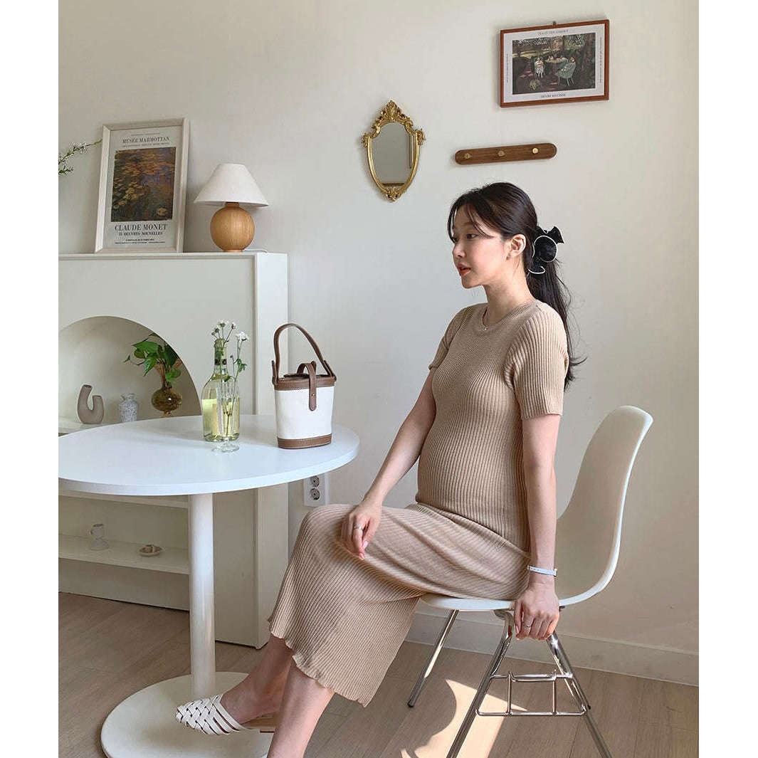 MUMMY.cc:短袖圓領後衩孕婦針織連身裙
