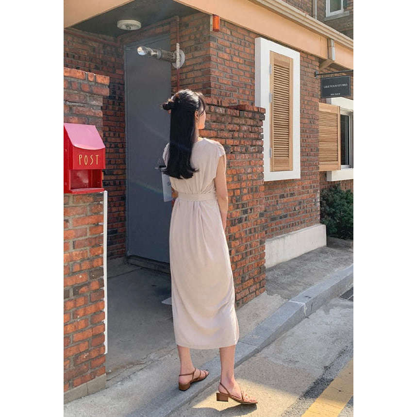 MUMMY.cc:V領莫代爾綁帶修身褶皺裙