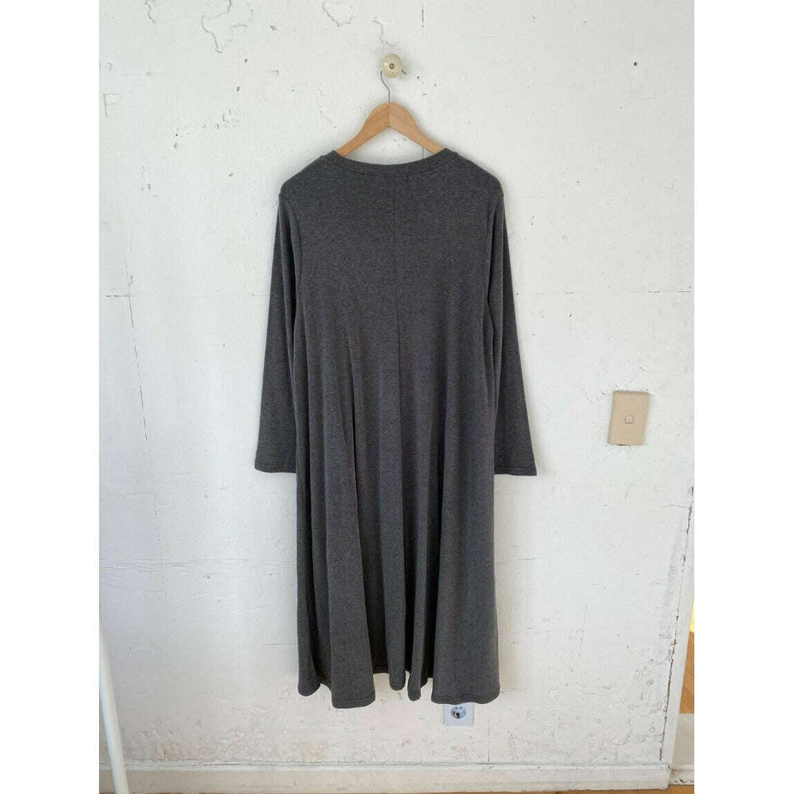 MUMMY.cc:簡約純色A-line大裙擺連身裙