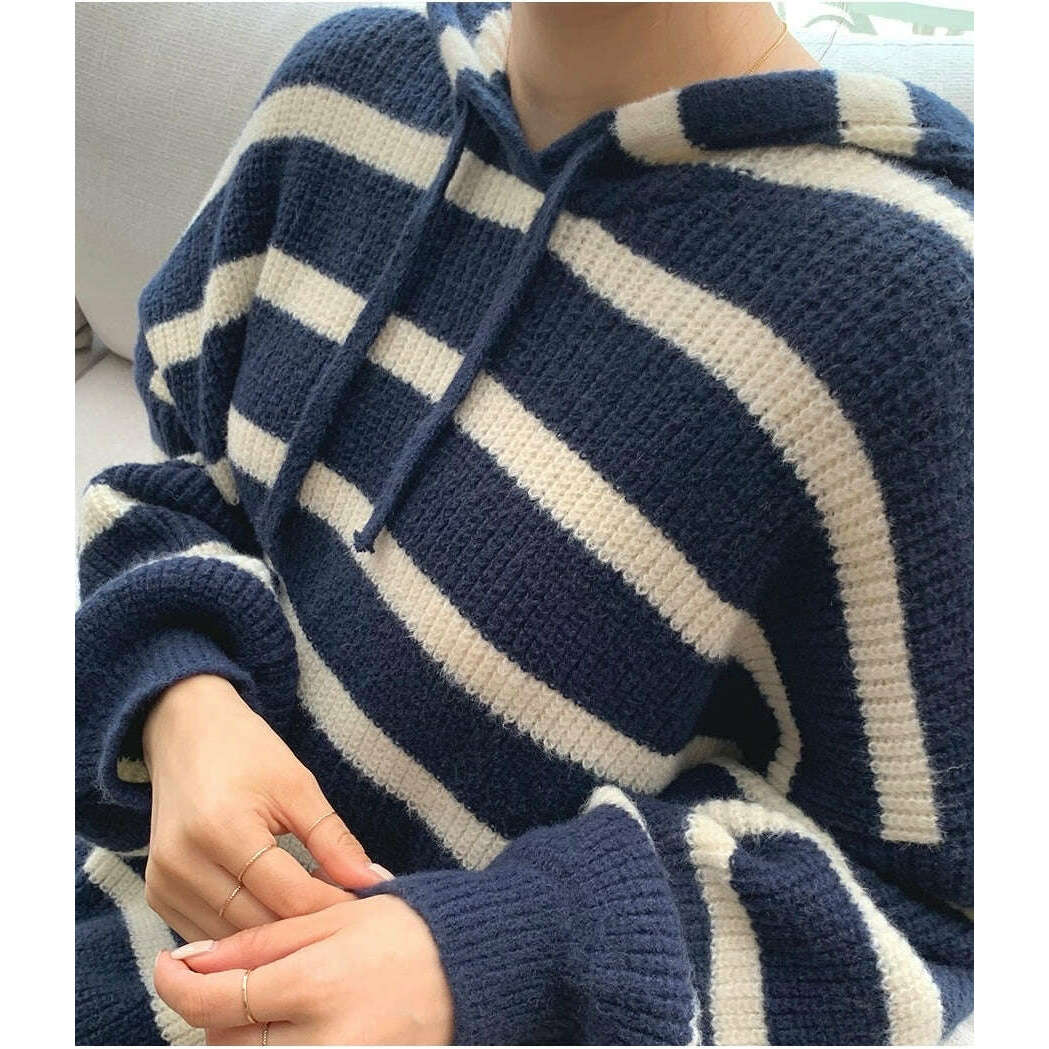 MUMMY.cc:Hood knit stripe casual one-piece