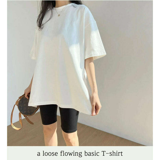 MUMMY.cc:A loose flowing basic T-shirt