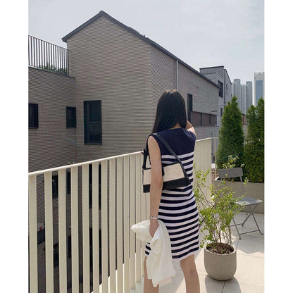 MUMMY.cc:條紋拼色背心針織短裙