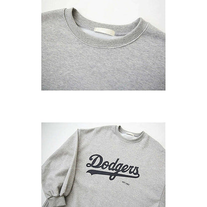 兩格拼圖，淺灰 Dodgers 連身裙圓領與袖子字樣近鏡，白底｜舒適簡約燙印內絨衛衣連身裙（第 21 張）
