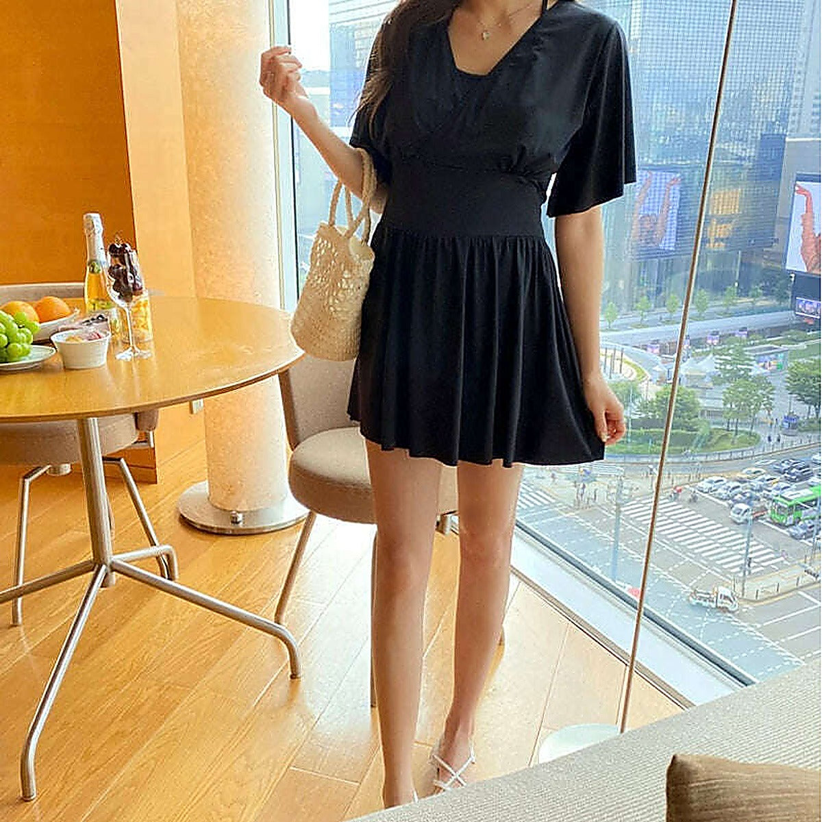 模特兒實穿黑色連身裙（附 HALFTERNECK SWIMMING SUIT 文字圖）｜翼袖掛頸假兩件孕婦泳衣（第 12 張）
