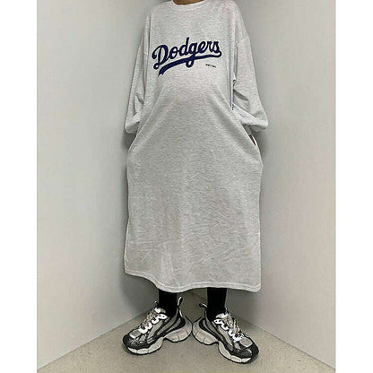 模特兒實穿白色長版 T 恤，站於鏡前配帽｜LA dodgers overfit ops（第 18 張）