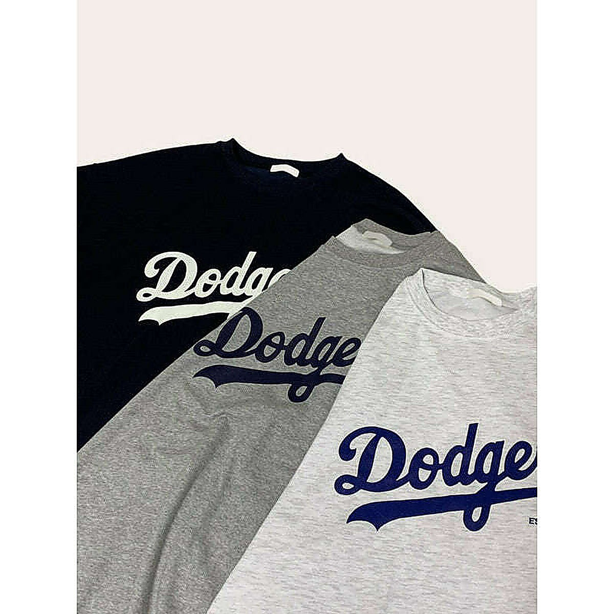 模特兒實穿白色長版 T 恤，站於鏡前配帽｜LA dodgers overfit ops（第 29 張）