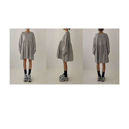 模特兒實穿灰色連身裙，坐於椅上｜純色寬鬆孕婦mini cancan dress（第 11 張）