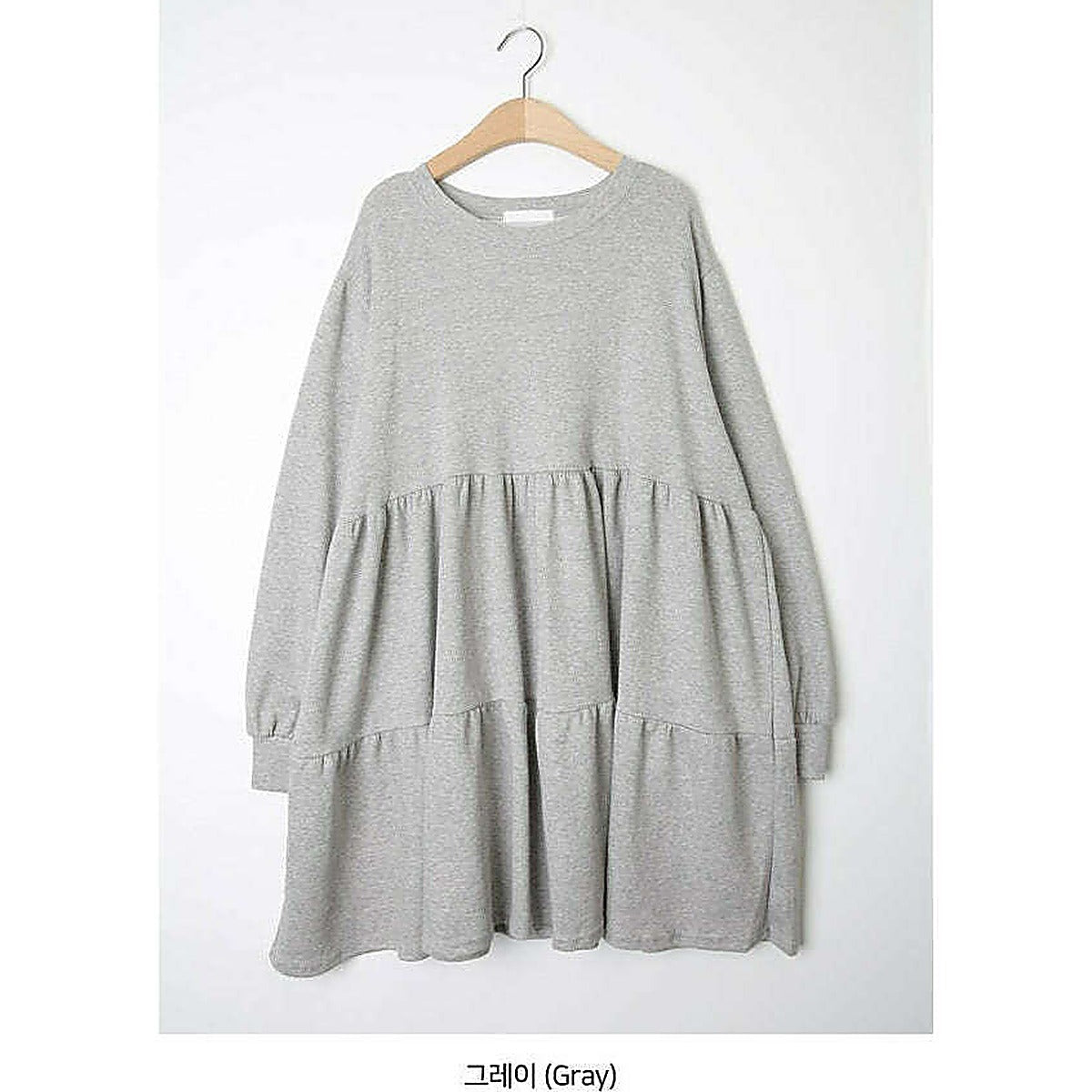 模特兒實穿灰色連身裙，坐於椅上｜純色寬鬆孕婦mini cancan dress（第 14 張）