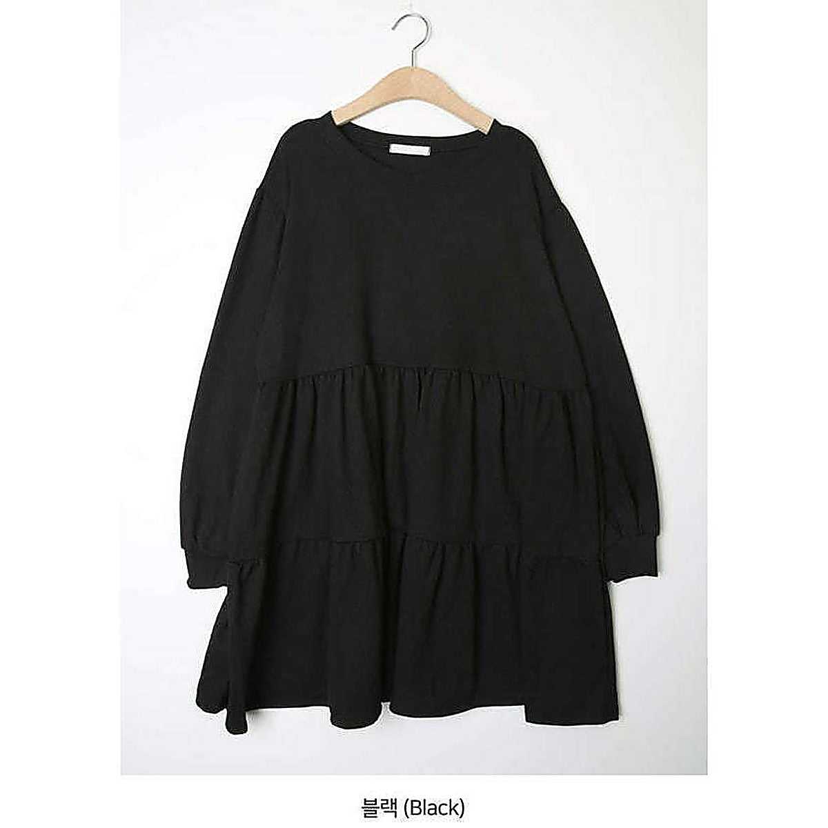 模特兒實穿灰色連身裙，坐於椅上｜純色寬鬆孕婦mini cancan dress（第 15 張）