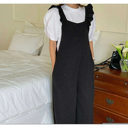 模特兒實穿黑色連身裙配白襯衫，站於鏡前｜孕婦荷葉肩帶Jumpsuit（第 3 張）