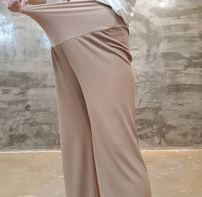 細節特寫：腰頭與褲襠剪裁近鏡｜孕婦夏季條紋舒適長褲（第 8 張）
