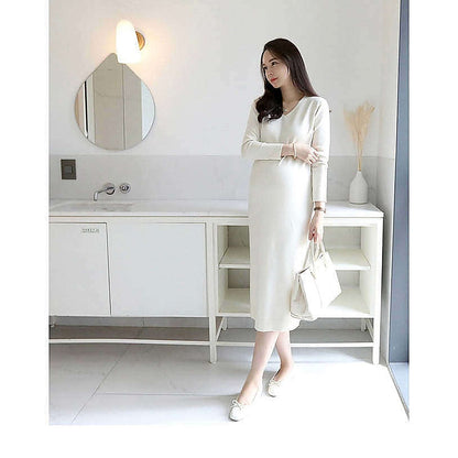 模特兒實穿米白色長裙，站於鏡前手持外套｜Stella soft v-neck knit ops（第 12 張）