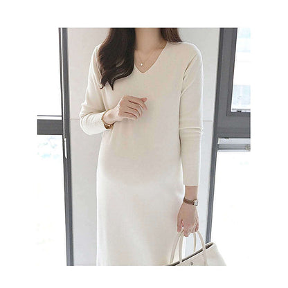 模特兒實穿米白色長裙，站於鏡前手持外套｜Stella soft v-neck knit ops（第 22 張）